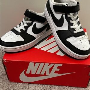 Nike Kids Black and White Velcro Sneakers